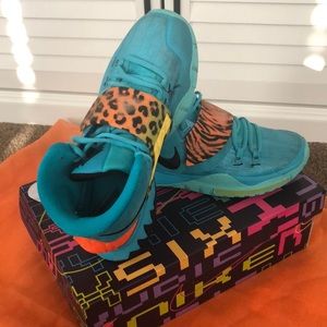 Men Nike shoes size 9